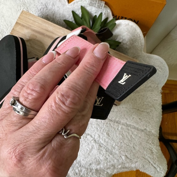 authentic pair of LOUIS VUITTON Monogram Flat Arcade Sandals 
size 38 - Picture 8 of 9